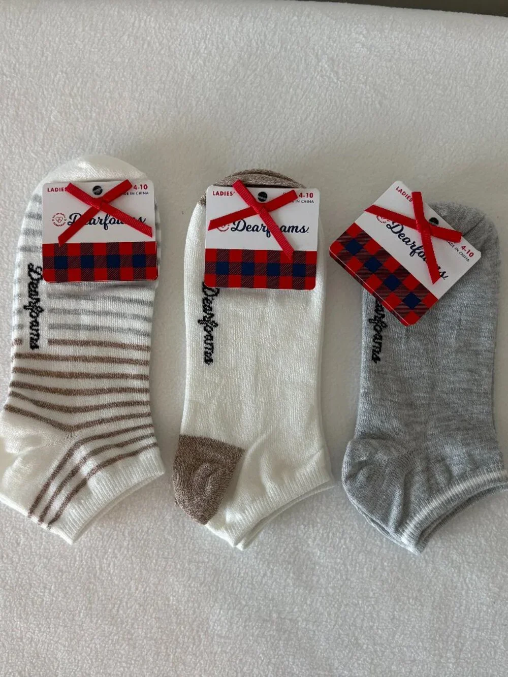 NWT - Dearfoams - 3 Pk - Ultimate No Show Socks - Gray, Cream, Tan, and Striped